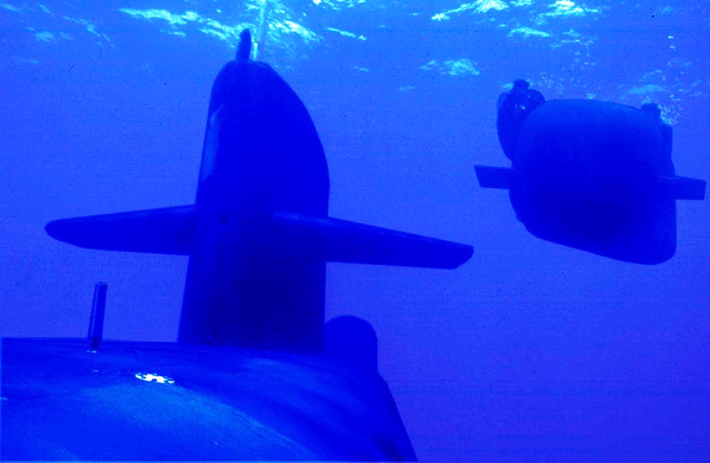 MK IX SDV crew approaching a submarine