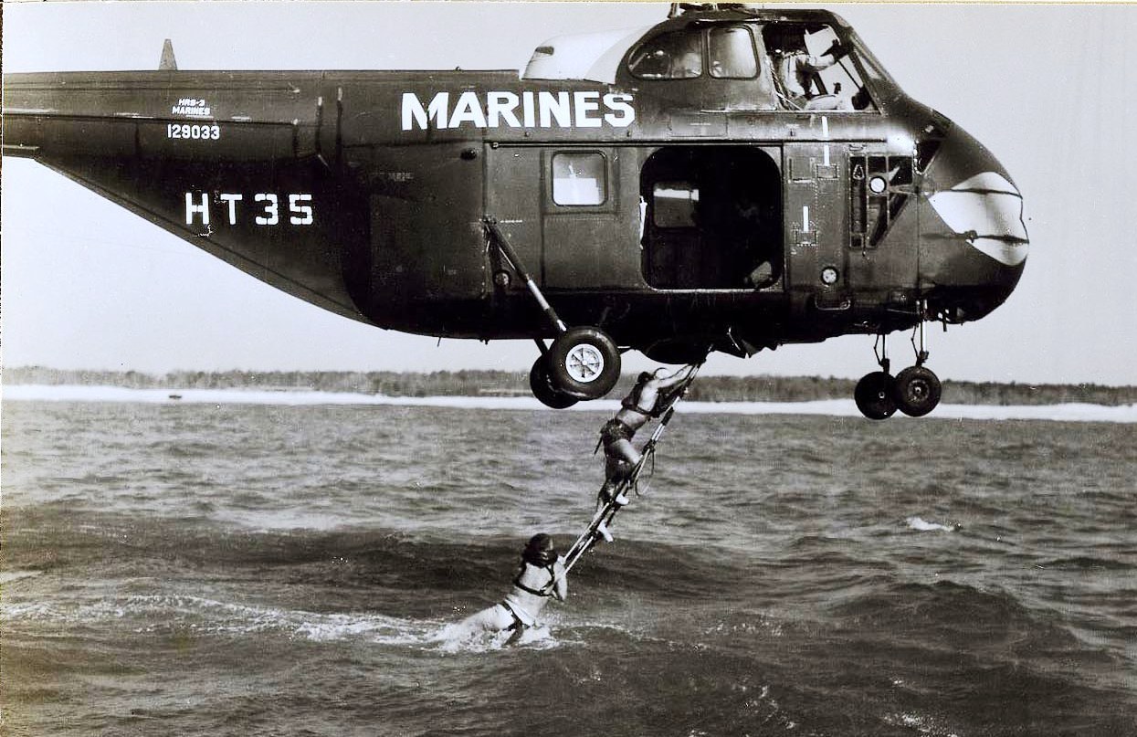 Early UDT air operations – helicopter cast and recovery